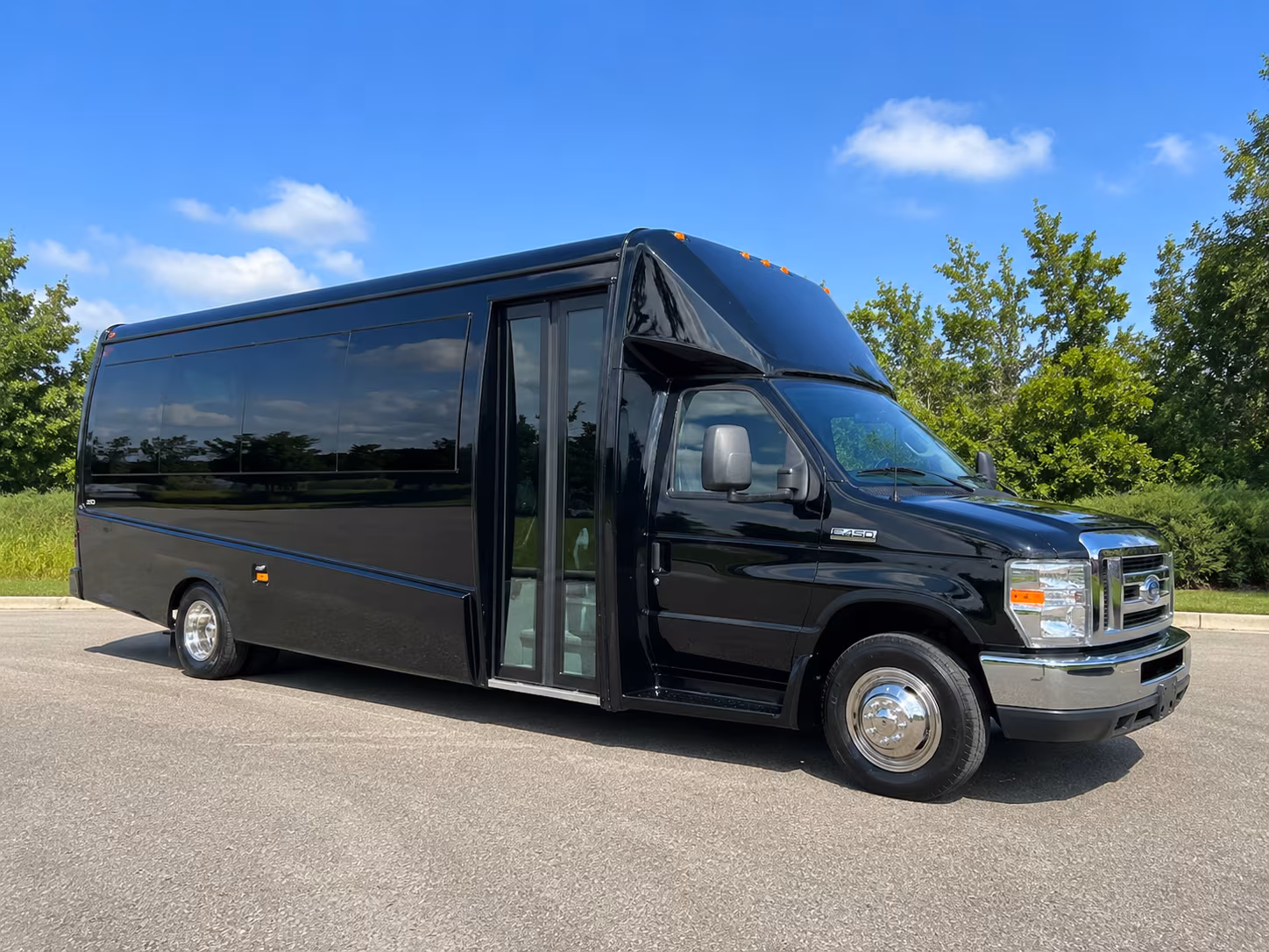 minibus rentals for newport news arts and cultural field trips