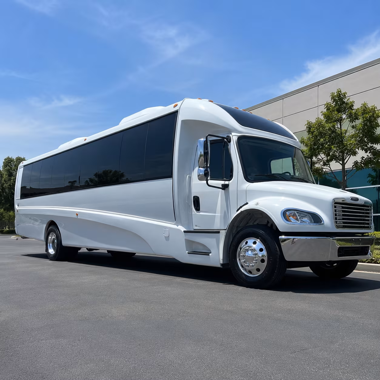 newport news 25 passenger minibus