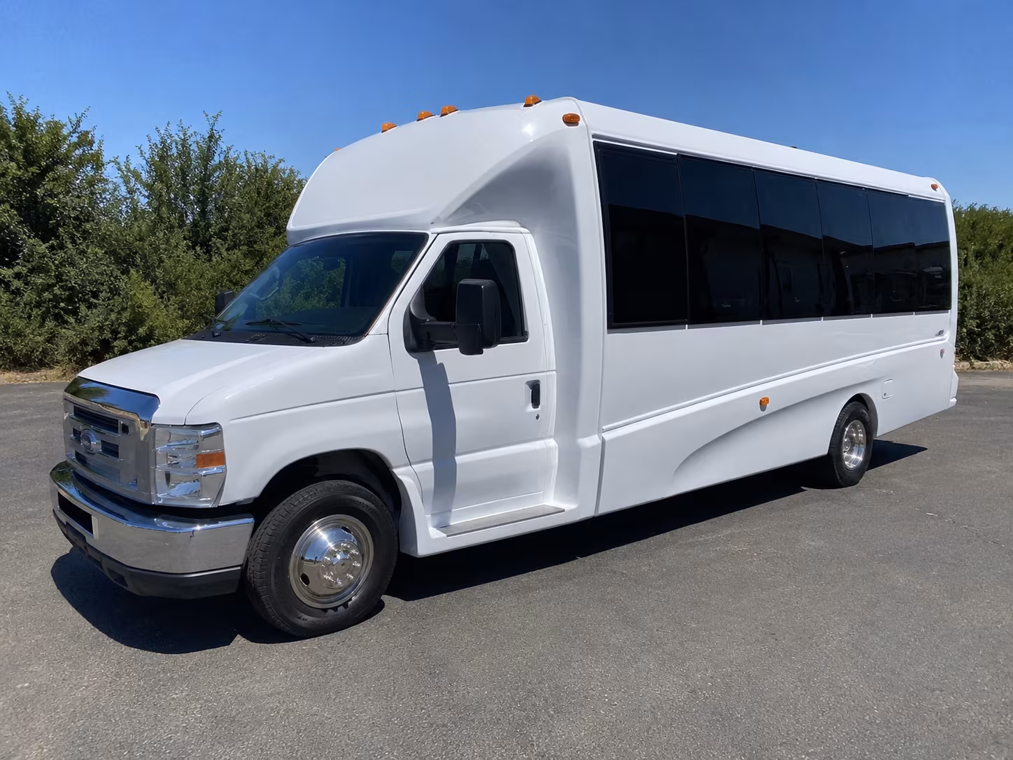 wine tour buses for corporate groups and private events in newport news